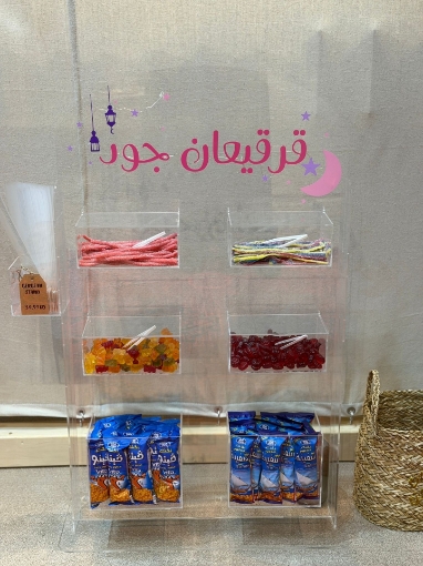 صورة ستاند اكريليك مع اضاءة 